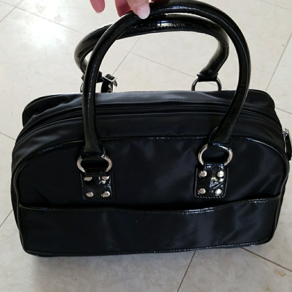 Nwt Guess classic travel carry on bag - Picture 6 of 9